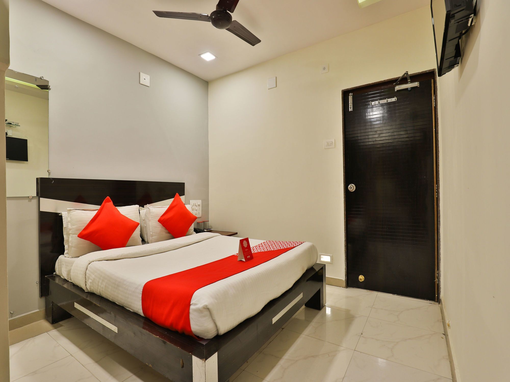 Oyo 13535 Aakash Hotel Ahmedabad Luaran gambar