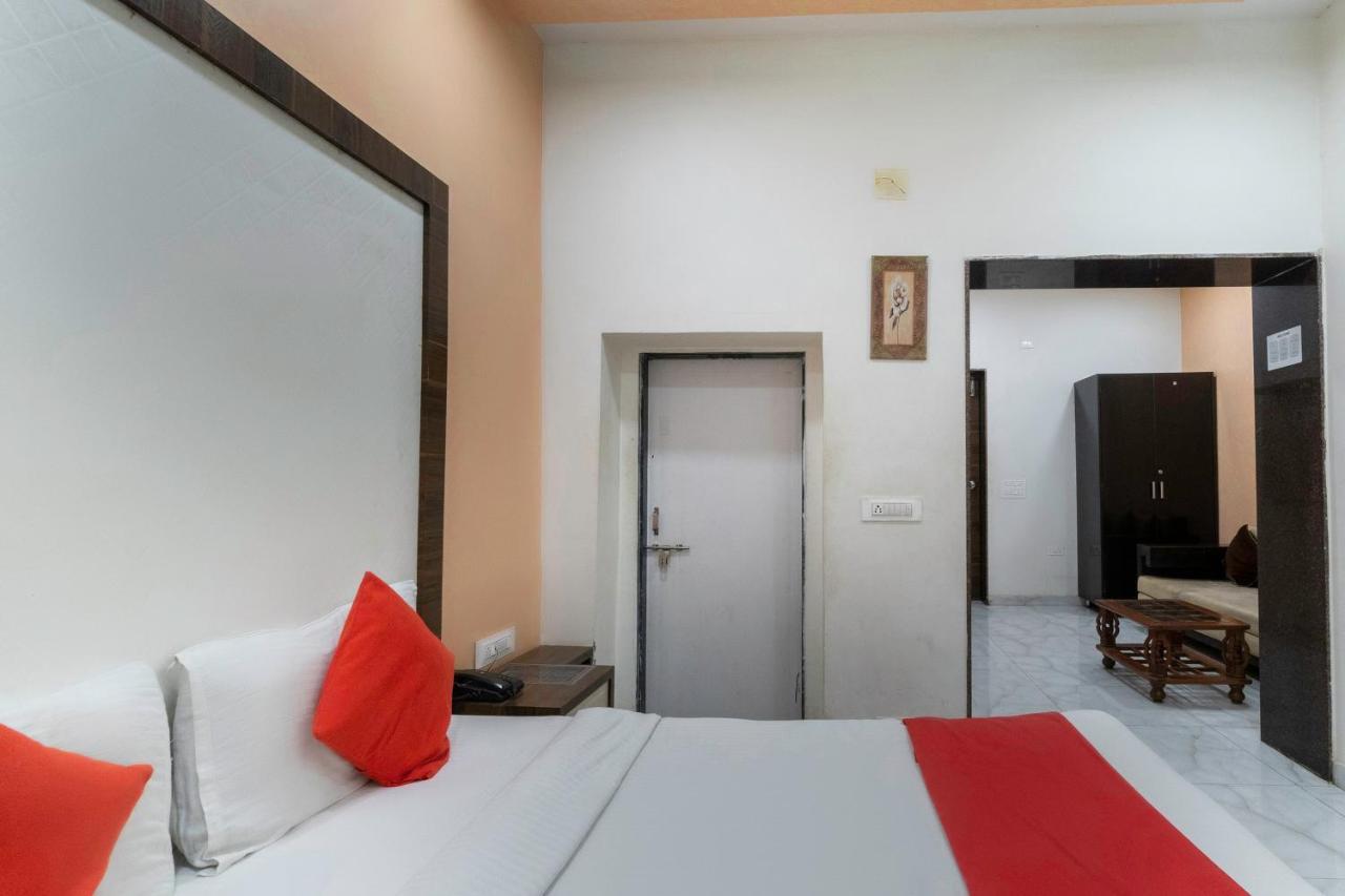 Oyo 13535 Aakash Hotel Ahmedabad Luaran gambar